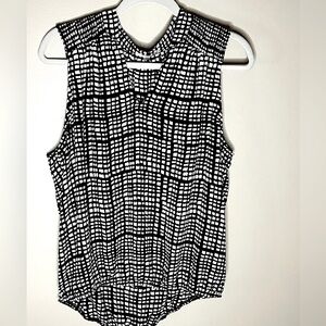Nine Britton Black and White Graphic V Neck Woven Tank